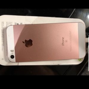 Rose gold iphone SE